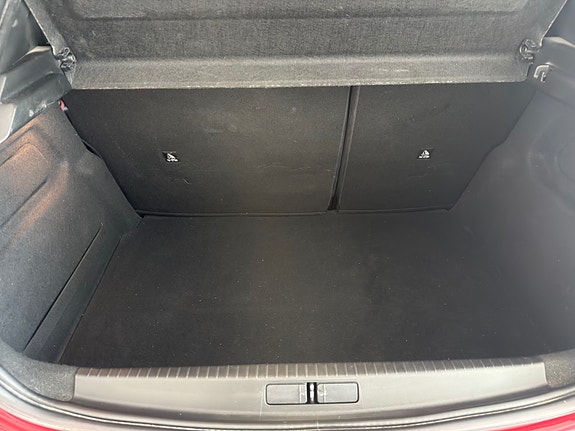 Peugeot e-208 18 of 30