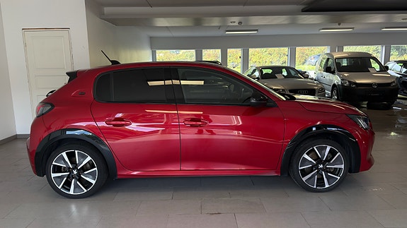 Peugeot e-208 9 of 30