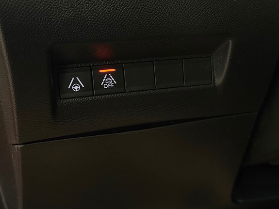 Peugeot e-208 27 of 30