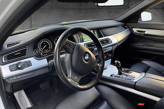BMW 750d 21 of 30