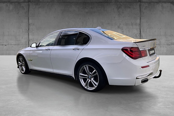 BMW 750d 8 of 30