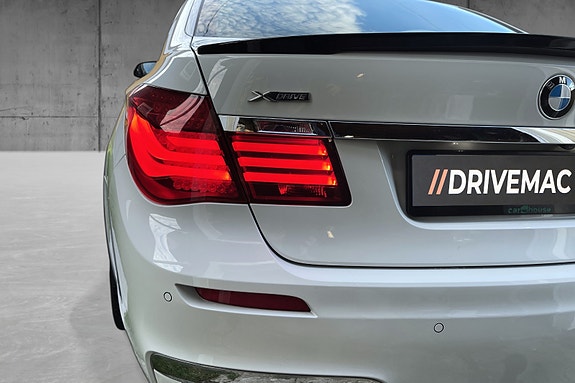 BMW 750d 13 of 30