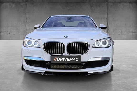 BMW 750d 2 of 30