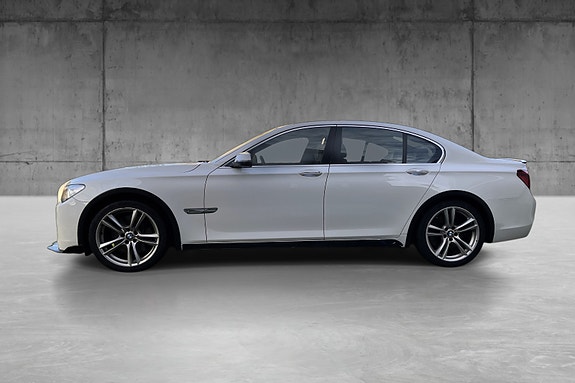 BMW 750d 7 of 30