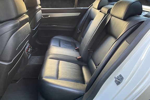 BMW 750d 30 of 30