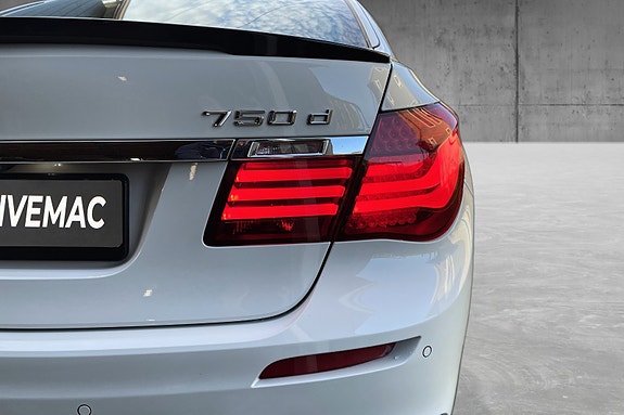 BMW 750d 14 of 30