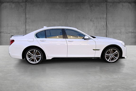 BMW 750d 10 of 30