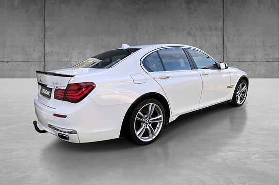 BMW 750d 9 of 30