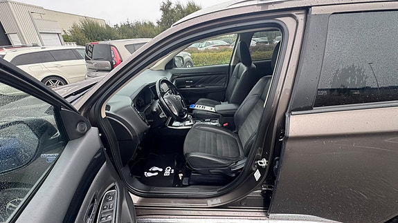 Mitsubishi Outlander 12 of 30