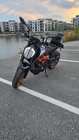 KTM 390 Duke 2 of 10