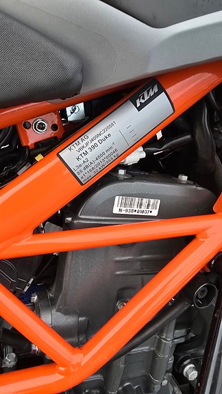 KTM 390 Duke 7 of 10