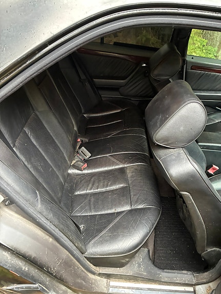 Mercedes-Benz C180 4 of 9