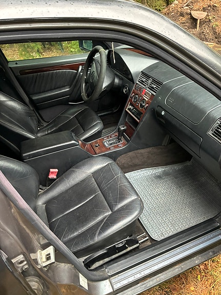 Mercedes-Benz C180 5 of 9