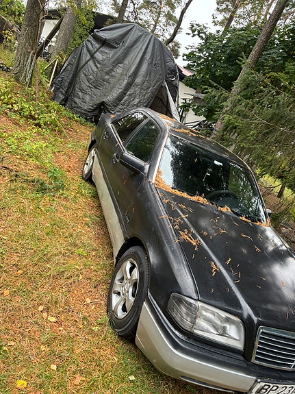 Mercedes-Benz C180 2 of 9