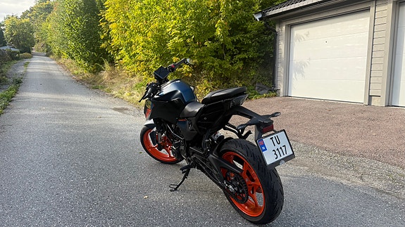 KTM 125 Duke 3 of 12