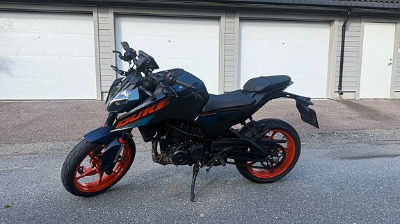 KTM 125 Duke 2 of 12