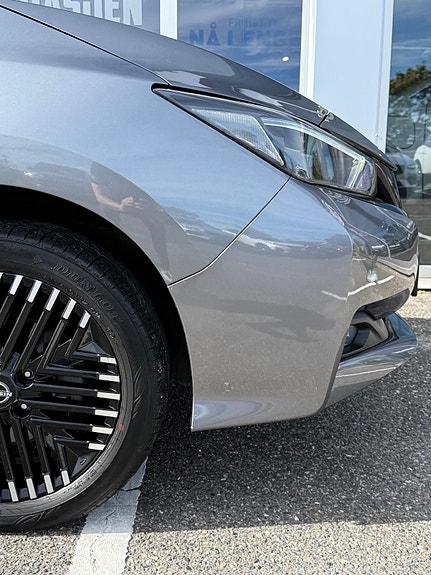 Nissan Leaf 7 of 30