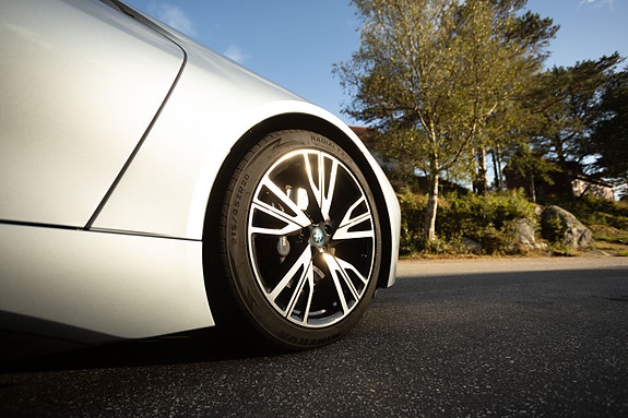 BMW i8 7 of 13