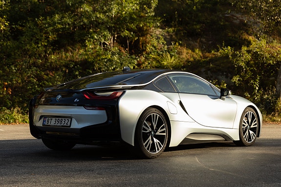 BMW i8 2 of 13
