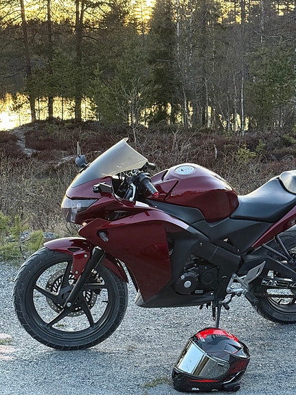 Honda CBR 125 R 6 of 12