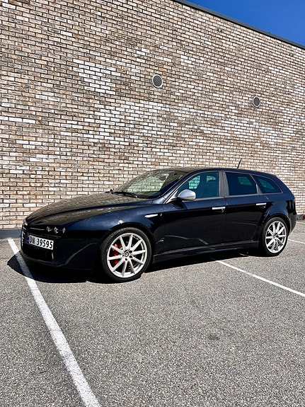 Alfa Romeo 159 2 of 30