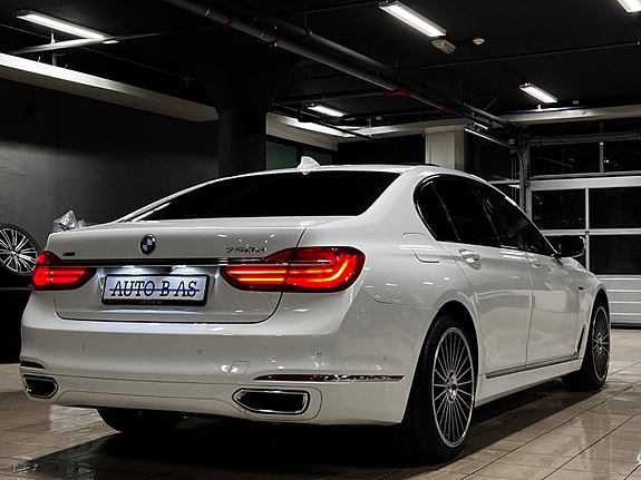 BMW 750d 5 of 30