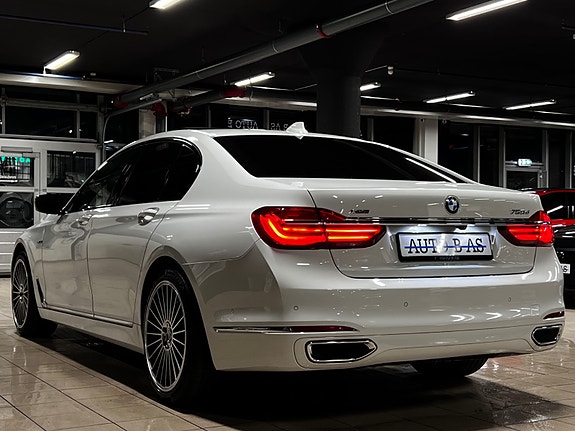 BMW 750d 3 of 30