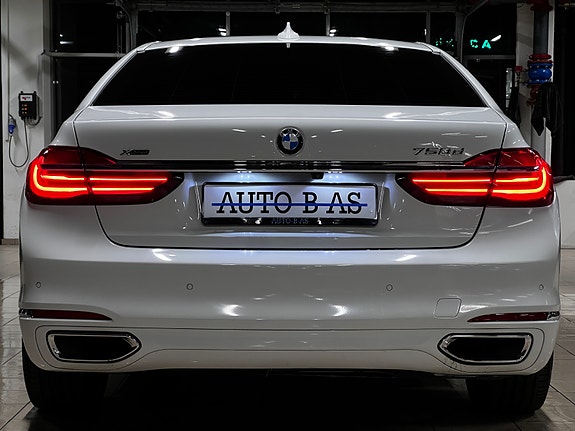 BMW 750d 4 of 30