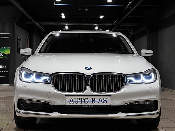 BMW 750d 8 of 30