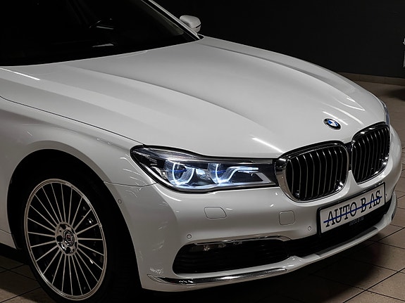 BMW 750d 10 of 30