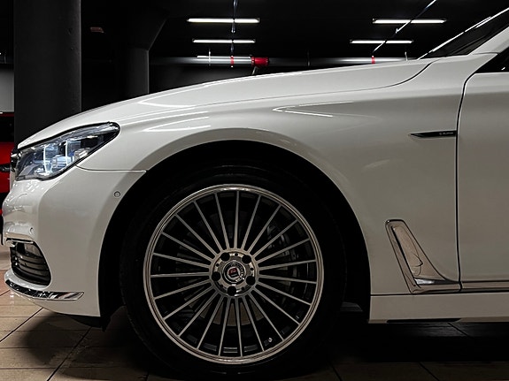 BMW 750d 18 of 30