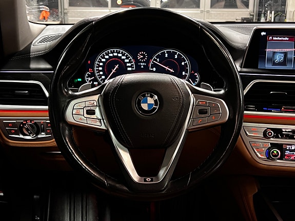 BMW 750d 27 of 30
