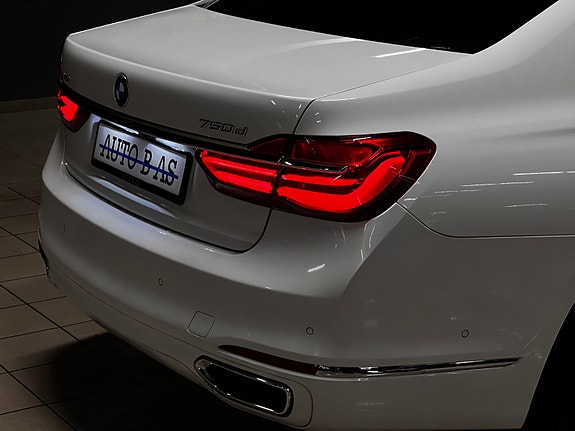 BMW 750d 9 of 30