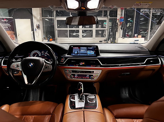 BMW 750d 26 of 30