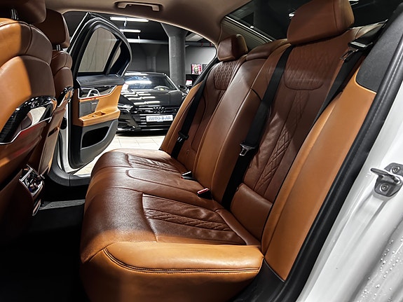 BMW 750d 25 of 30