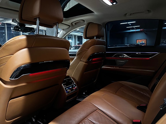 BMW 750d 23 of 30