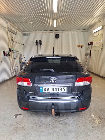 Toyota Avensis 3 of 10
