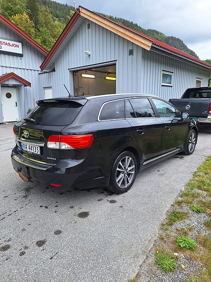 Toyota Avensis 4 of 10
