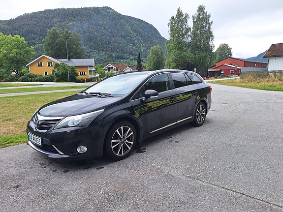 Toyota Avensis 2 of 10
