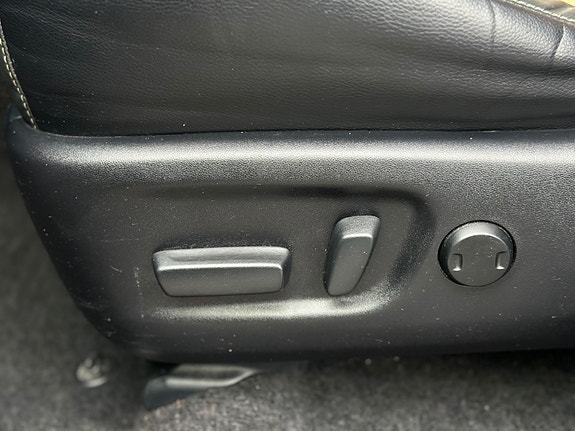 Toyota RAV4 10 of 30