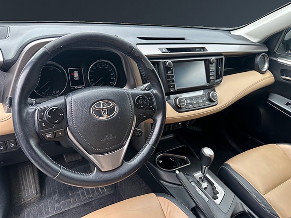 Toyota RAV4 11 of 30
