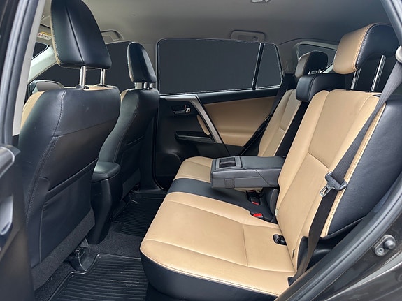 Toyota RAV4 14 of 30