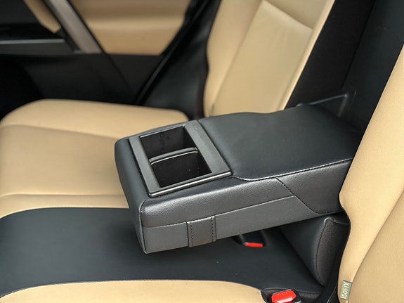 Toyota RAV4 15 of 30