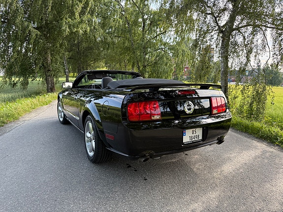 Ford Mustang 7 of 30