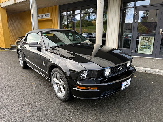Ford Mustang 24 of 30