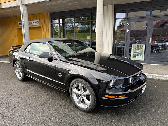 Ford Mustang 23 of 30