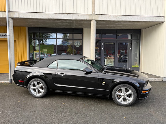 Ford Mustang 21 of 30