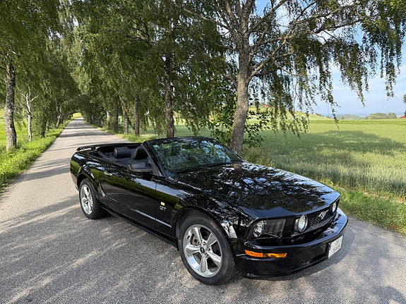 Ford Mustang 2 of 30