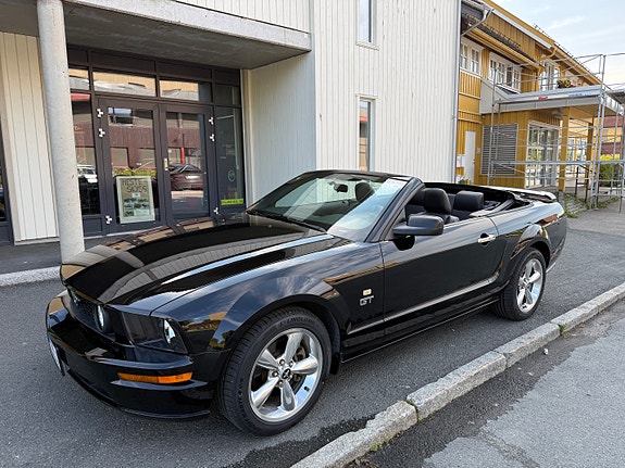 Ford Mustang 8 of 30