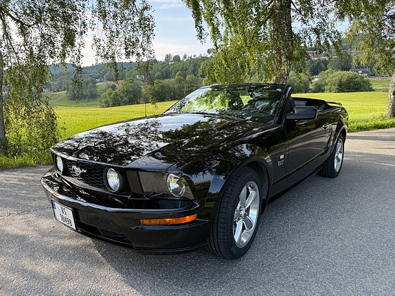 Ford Mustang 4 of 30